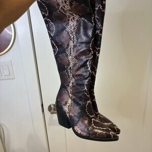 Vince Camuto Snakeskin Knee High Gravana Boots Sz 6.5